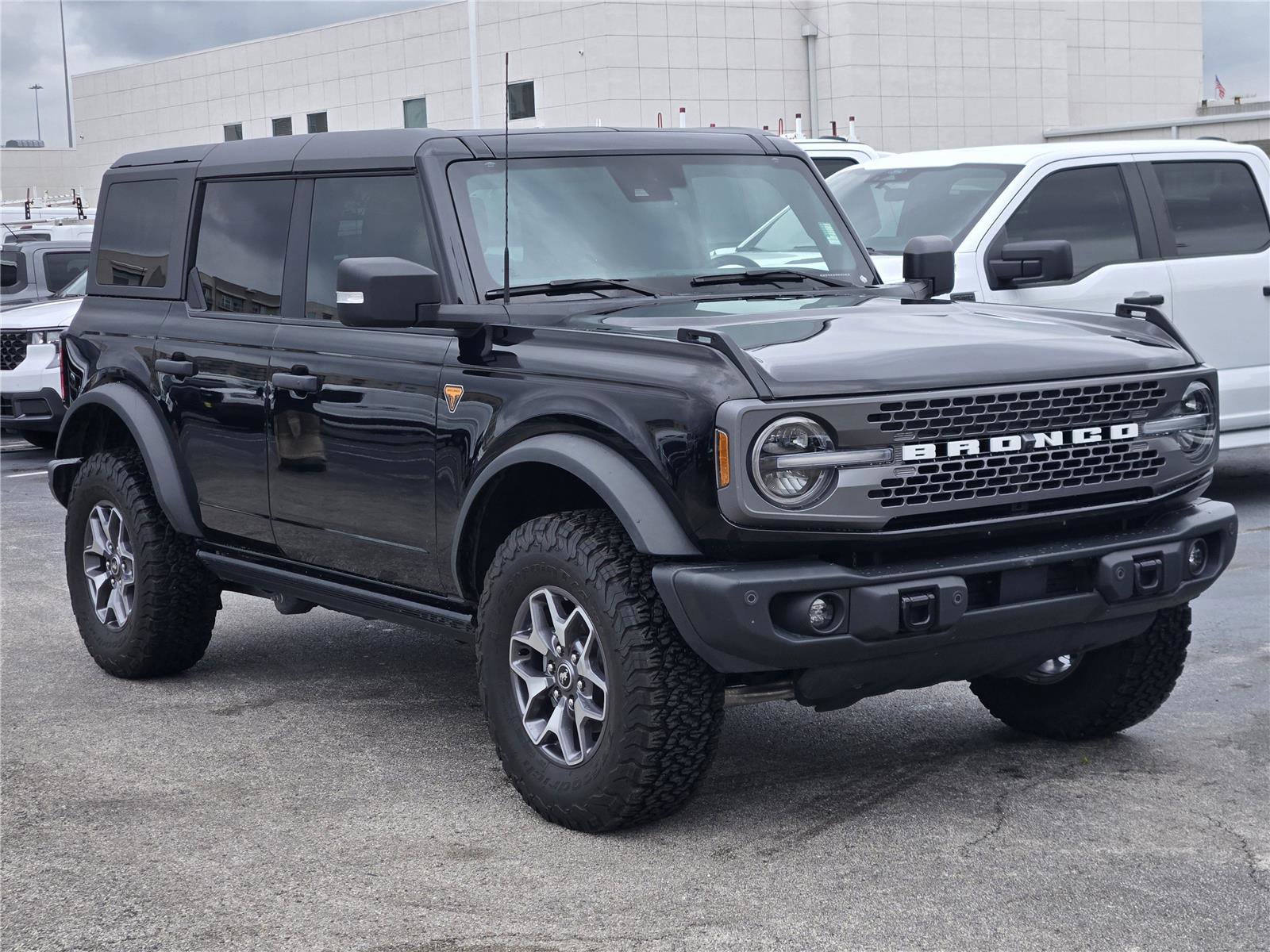 Certified 2023 Ford Bronco Badlands AWD/4WD image 3