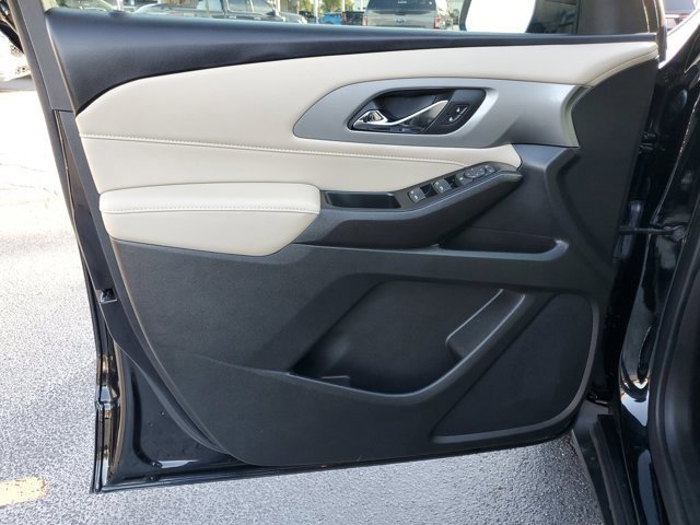 Used 2023 Chevrolet Traverse LS image 16