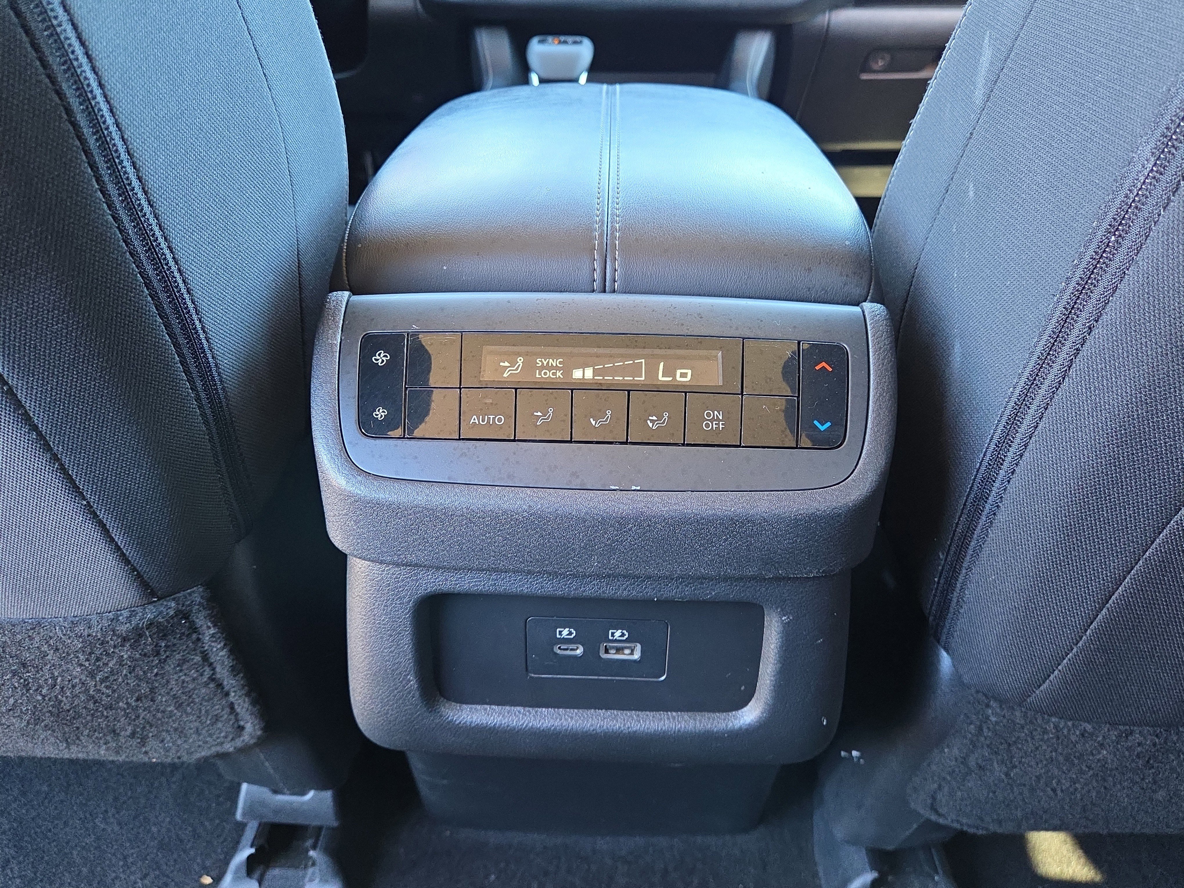 Used 2024 Nissan Pathfinder SV image 13