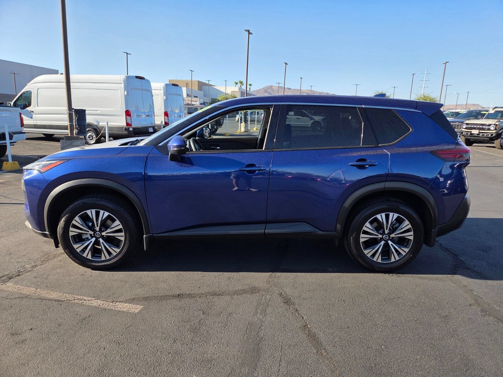 Used 2021 Nissan Rogue SV FWD image 3