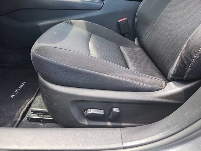 Used 2025 Nissan Altima 2.5 SV FWD image 16