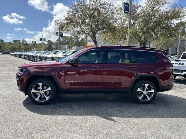 Used 2026 Jeep Grand Cherokee L Limited w/ Luxury Tech Group II RWD image 4