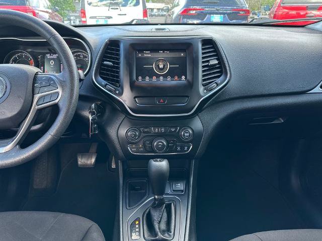 Used 2019 Jeep Cherokee Latitude w/ Popular Appearance Group FWD image 20
