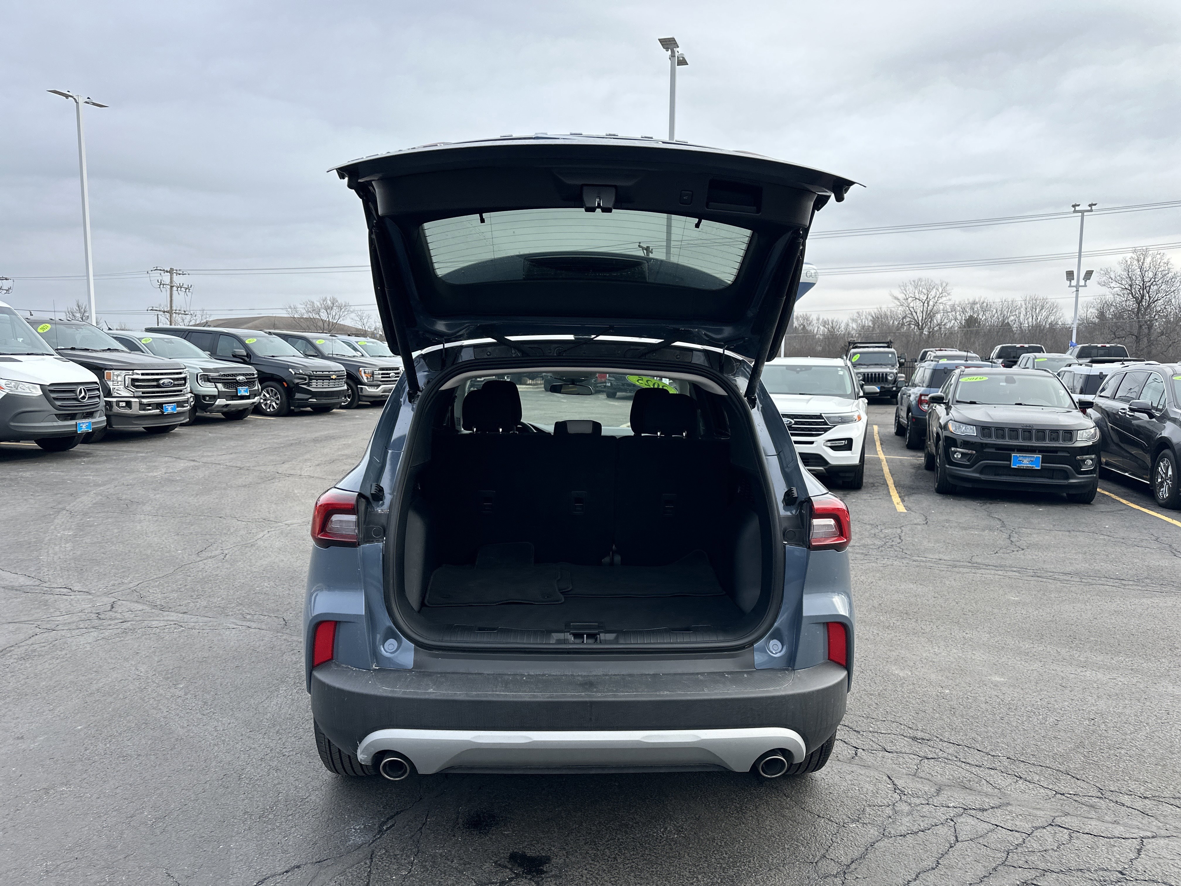 Certified 2025 Ford Escape Active w/ Cold Weather Package image 9