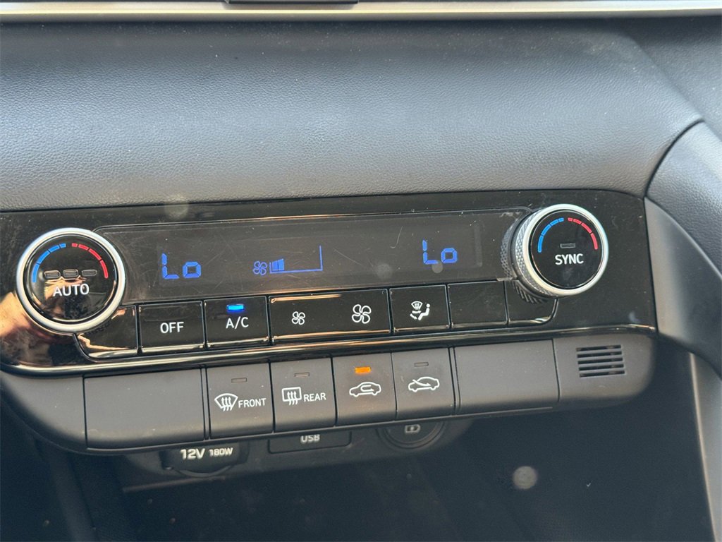 Used 2022 Hyundai Elantra SEL image 13