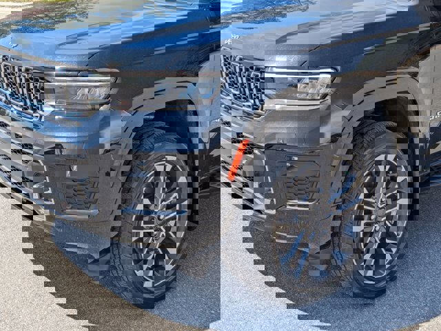 Used 2023 Jeep Grand Cherokee L Overland w/ Luxury Tech Group IV image 10