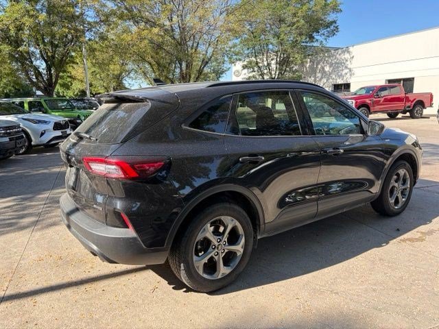 Certified 2025 Ford Escape ST-Line AWD/4WD image 6