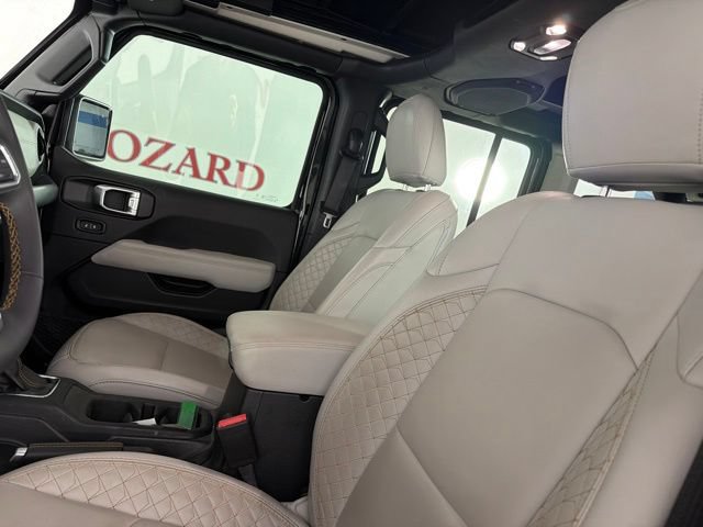 Used 2023 Jeep Wrangler Unlimited Sahara AWD/4WD image 11