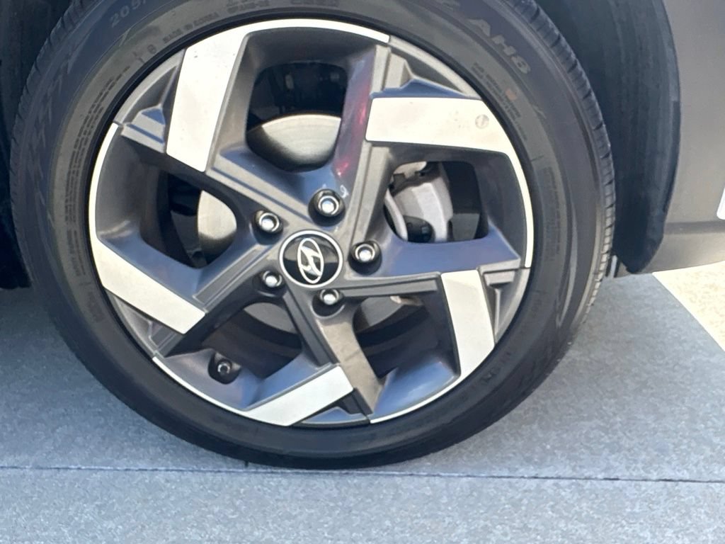 Used 2025 Hyundai Venue SEL FWD image 12