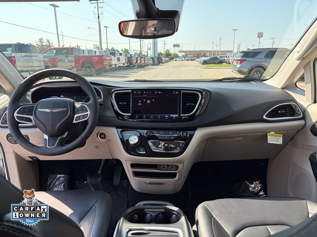 Used 2024 Chrysler Pacifica Touring-L FWD image 31
