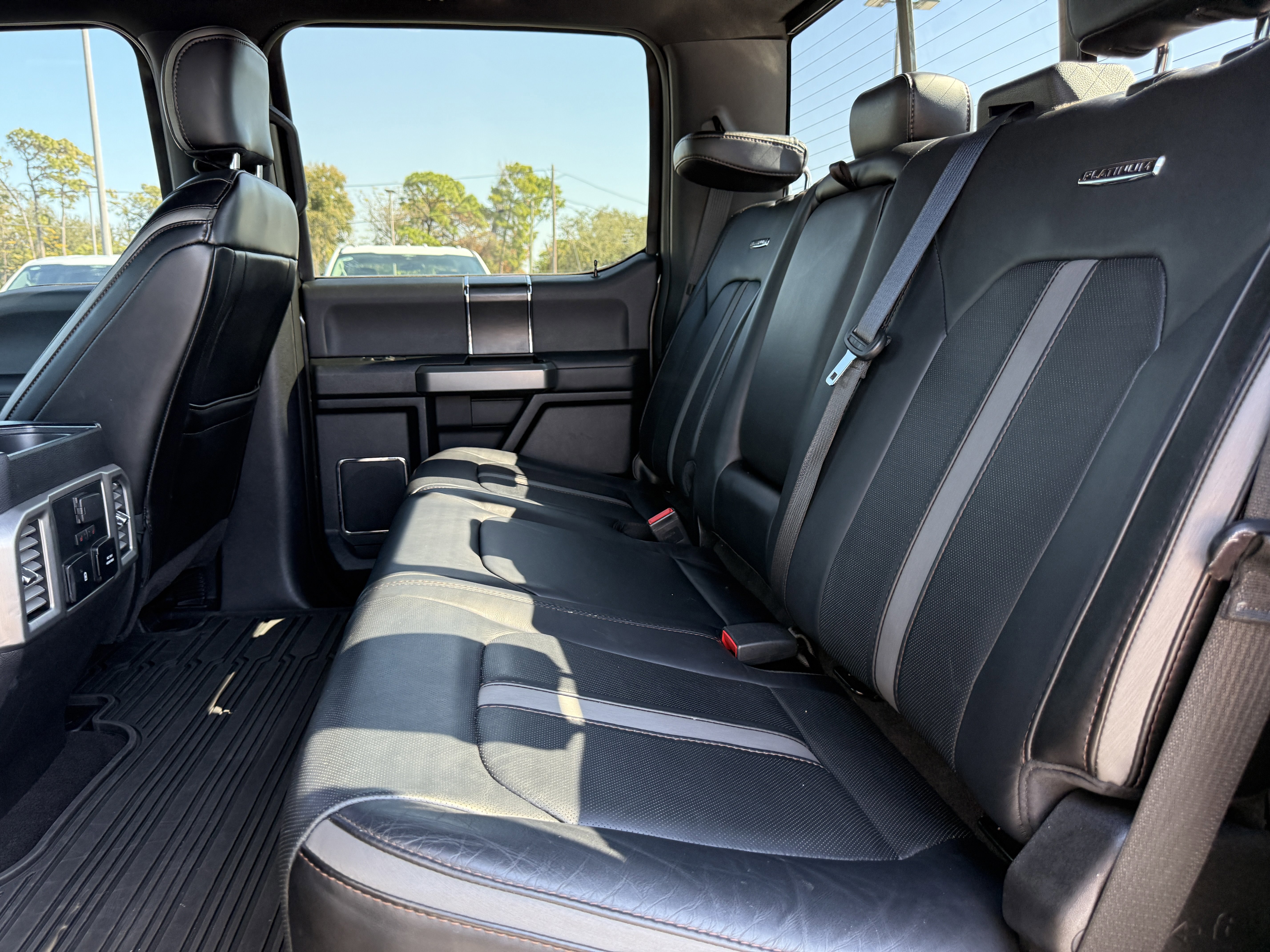 Certified 2018 Ford F450 Platinum w/ Platinum Ultimate Package image 13