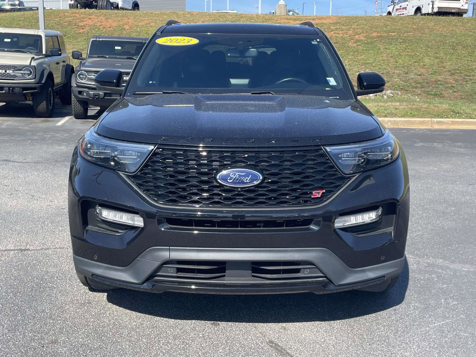 Certified 2023 Ford Explorer ST w/ Equipment Group 401A AWD/4WD image 2