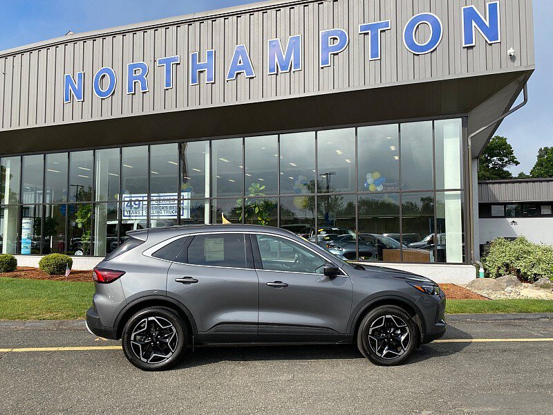 Certified 2025 Ford Escape Platinum w/ Premium Technology Package AWD/4WD image 5