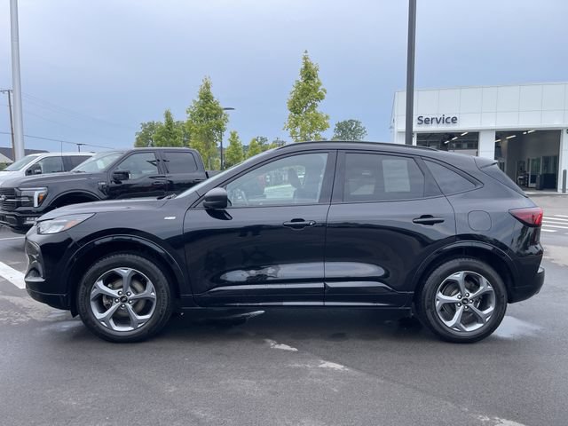 Certified 2024 Ford Escape ST-Line w/ Tech Pack #1 AWD/4WD image 2