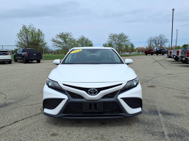 Used 2024 Toyota Camry SE FWD image 2