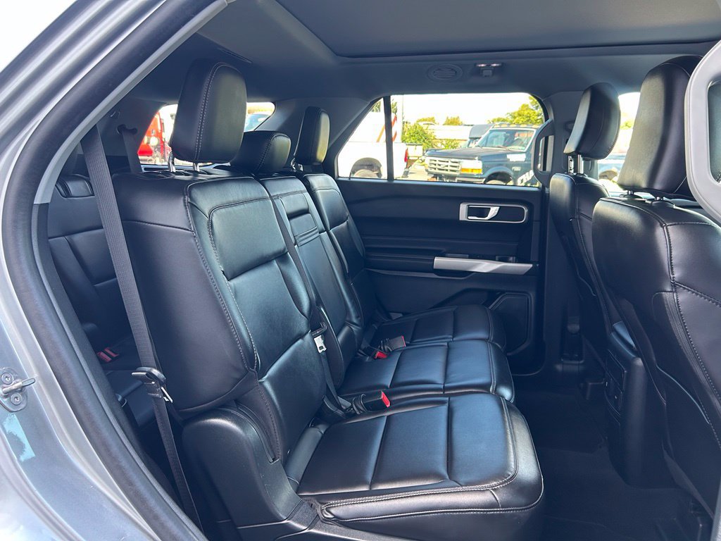 Certified 2022 Ford Explorer XLT w/ Equipment Group 202A AWD/4WD image 31
