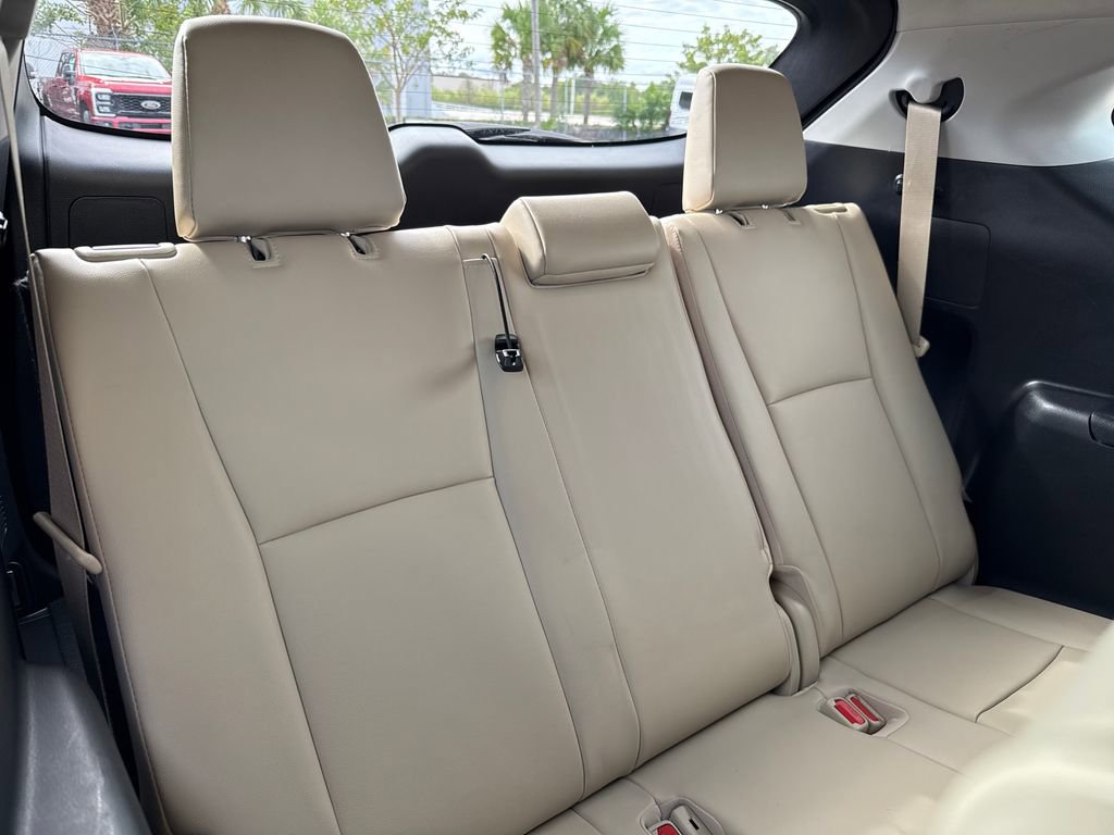 Used 2021 Toyota Highlander XLE image 28