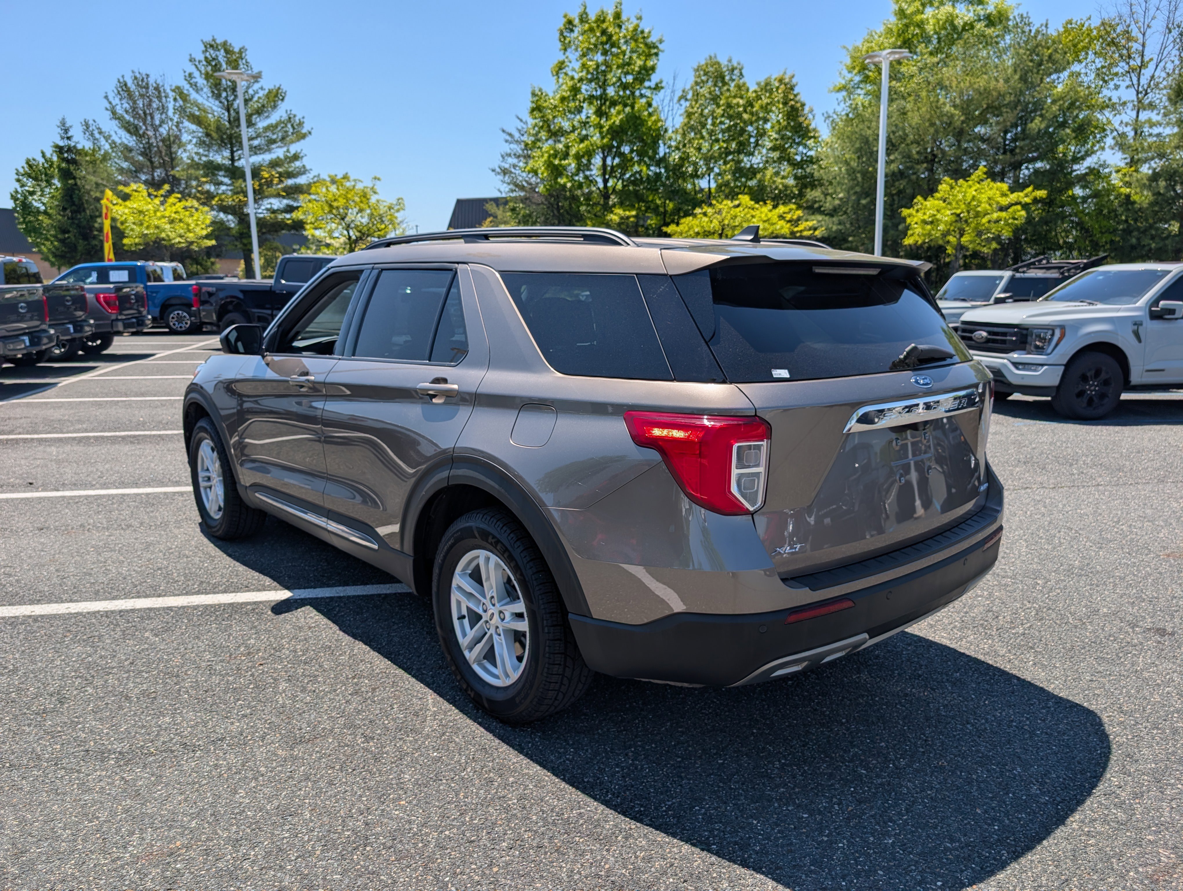 Certified 2021 Ford Explorer XLT w/ Equipment Group 202A AWD/4WD image 5