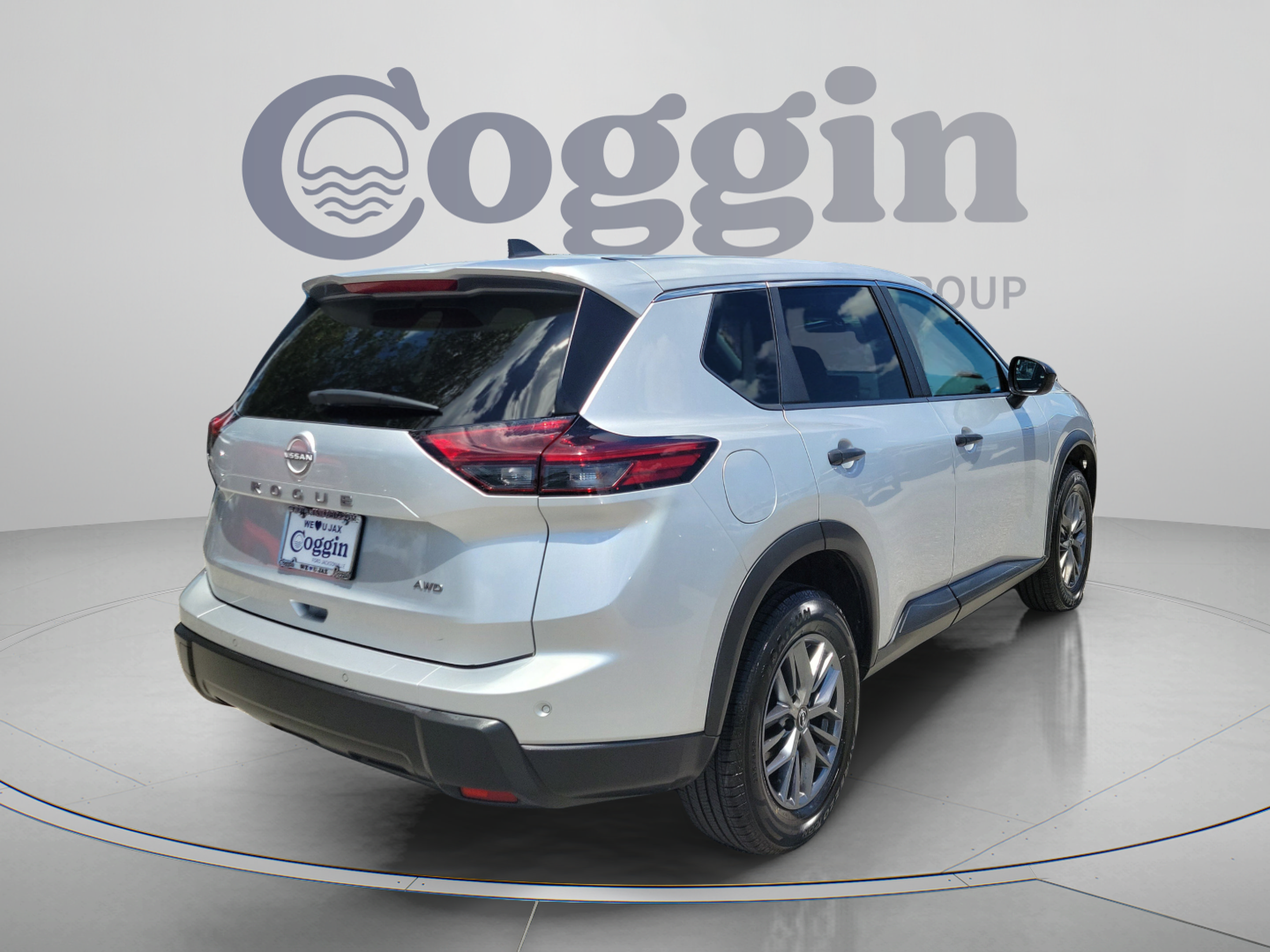 Used 2024 Nissan Rogue S AWD/4WD image 3