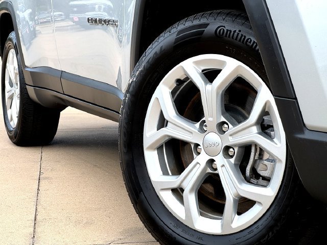 Used 2024 Jeep Compass Latitude AWD/4WD image 7