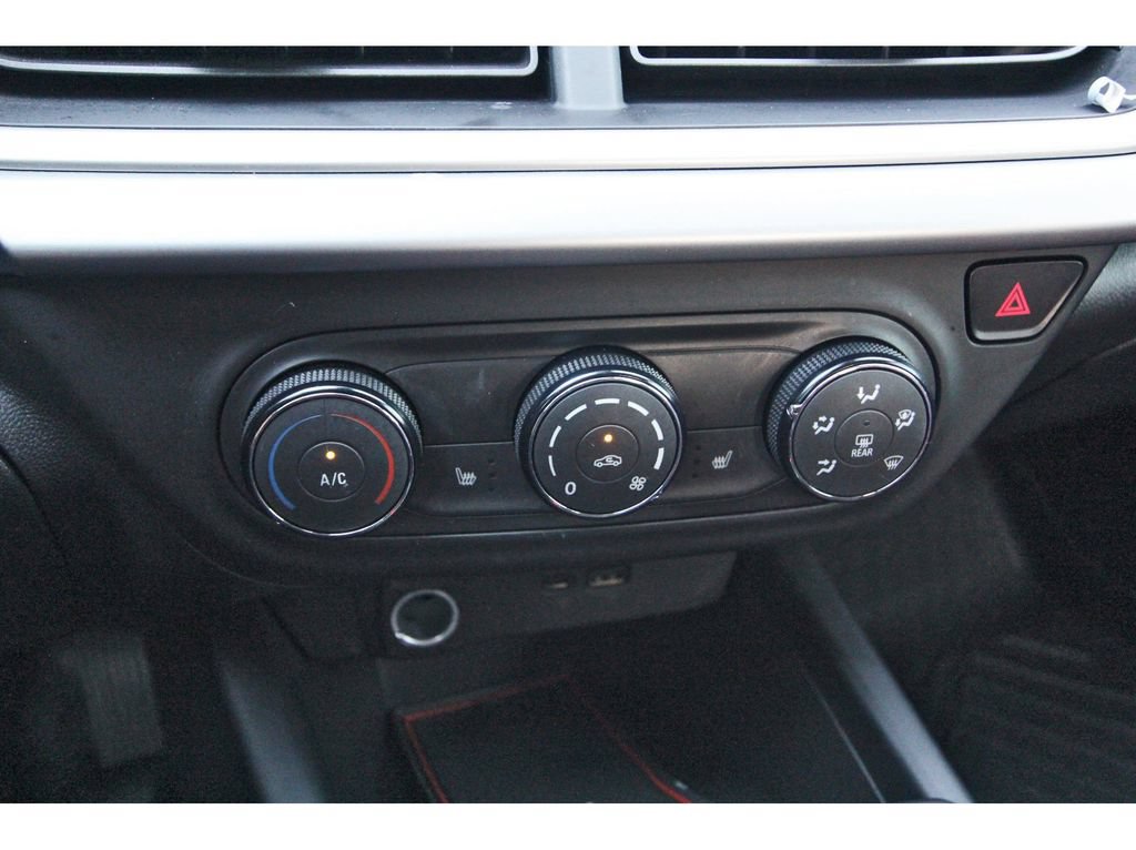 Used 2024 Chevrolet Trax RS w/ Sunroof Package FWD image 24