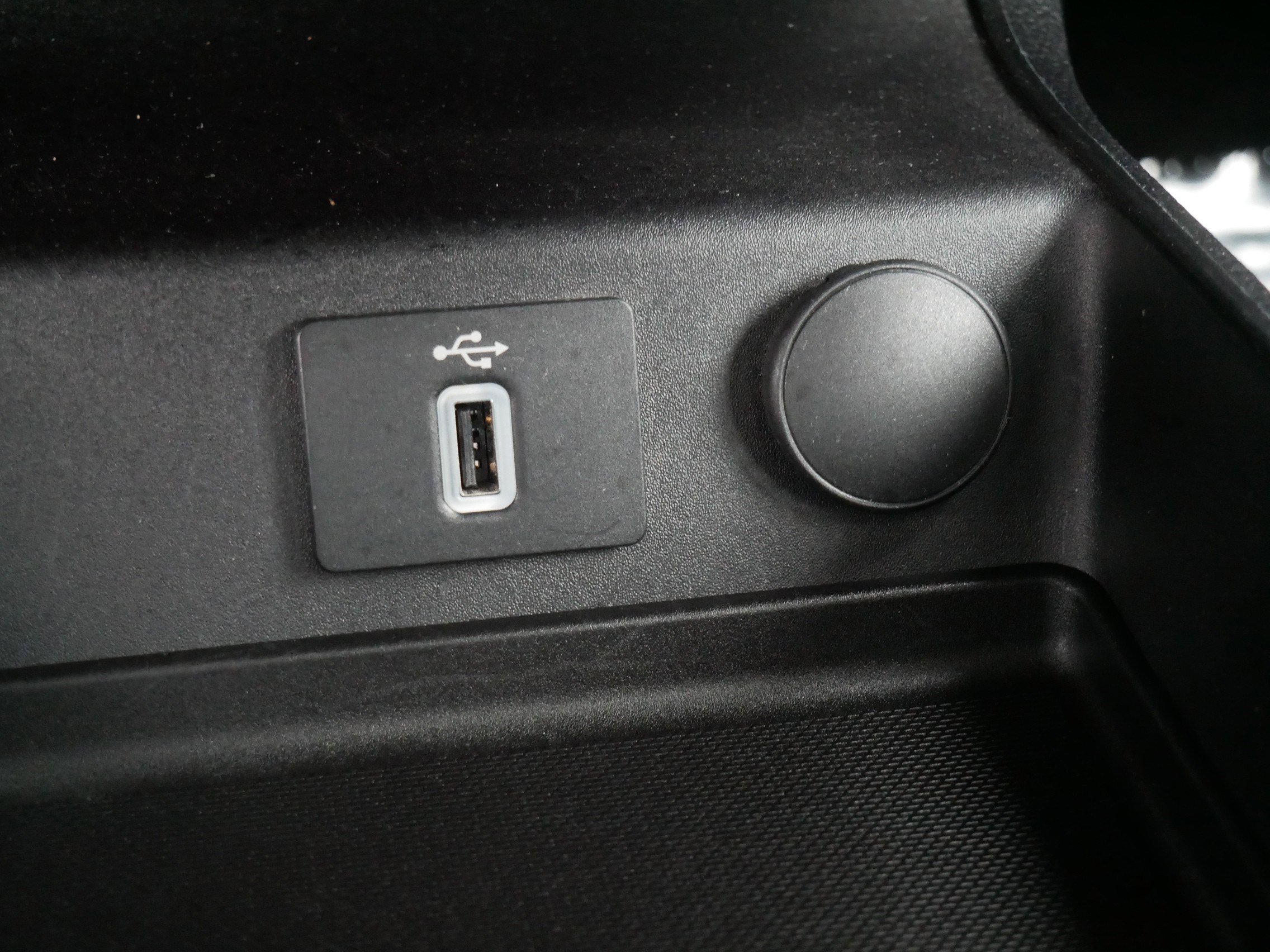 Certified 2018 Ford Fusion SE w/ Fusion SE Technology Package image 31