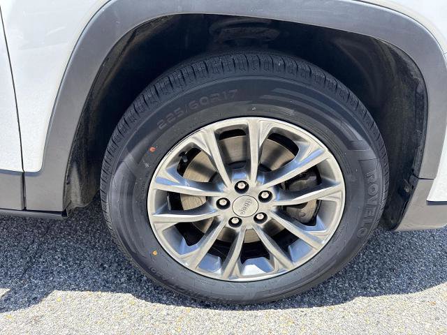 Used 2019 Jeep Cherokee Latitude Plus FWD image 17
