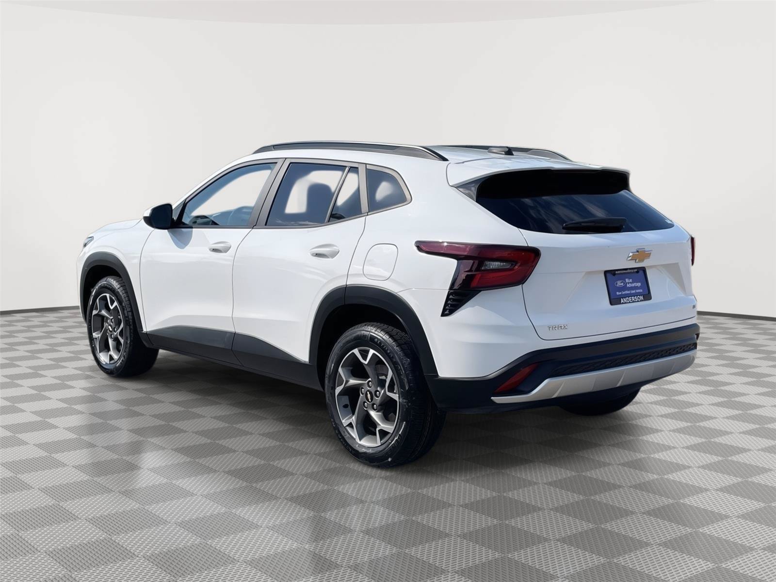 Used 2025 Chevrolet Trax LT FWD image 9
