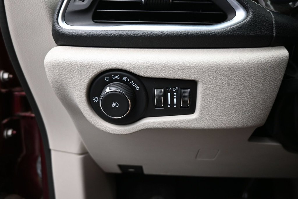 Used 2021 Chrysler Pacifica Limited w/ Premium & Safety Sphere Group AWD/4WD image 16