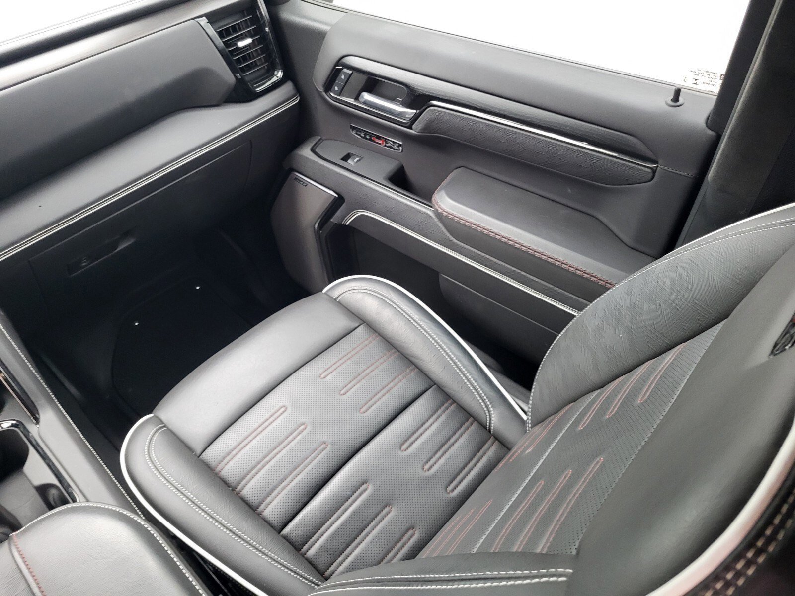 Used 2024 GMC Sierra 1500 AT4X image 17