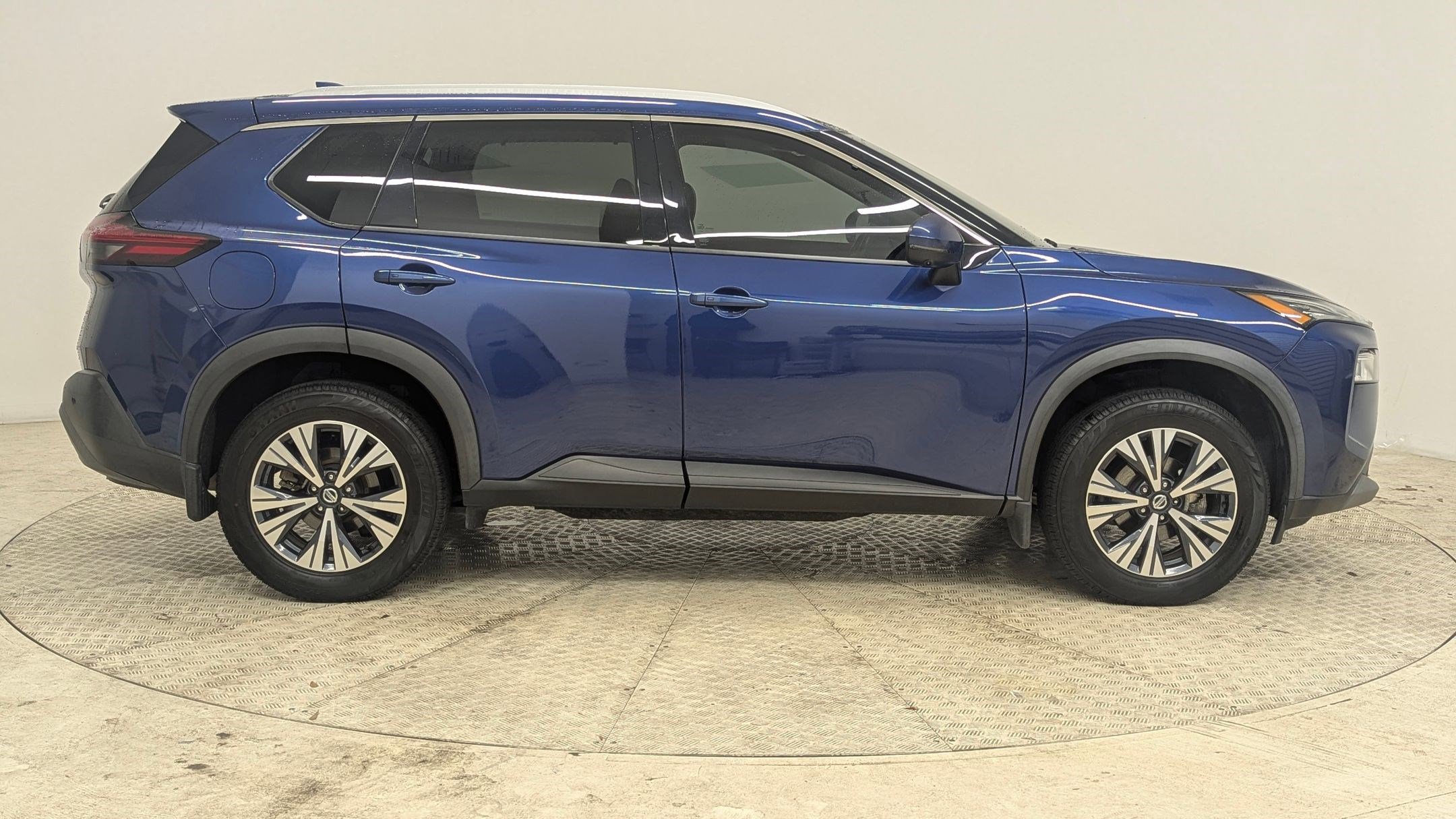 Used 2021 Nissan Rogue SV w/ Premium Package image 7