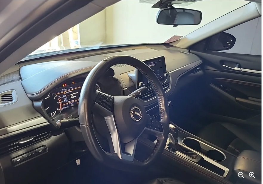 Used 2023 Nissan Altima 2.5 SR FWD image 6