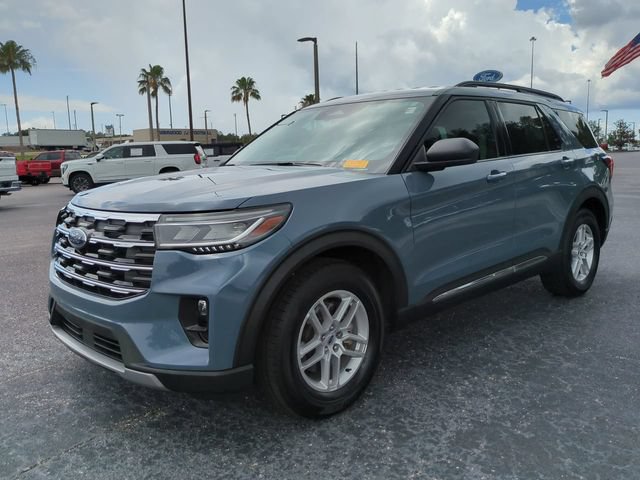 Certified 2025 Ford Explorer Active w/ Active Comfort Package RWD image 9