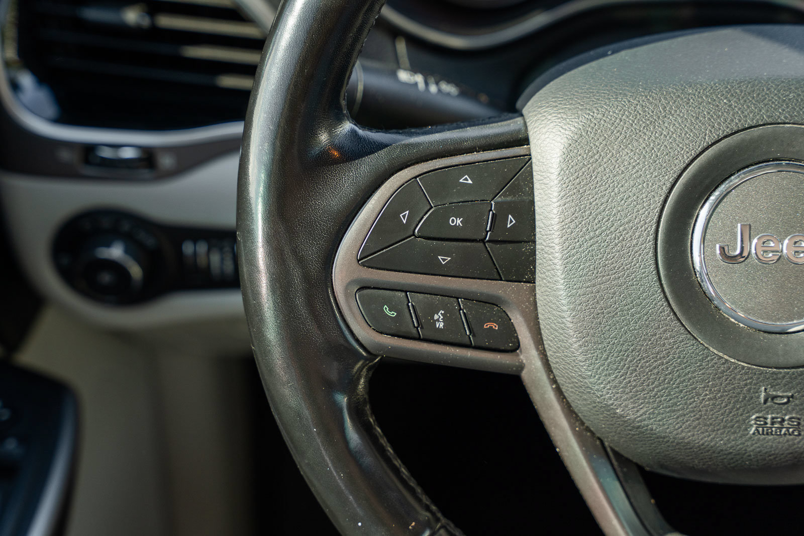 Used 2020 Jeep Cherokee Limited FWD image 32