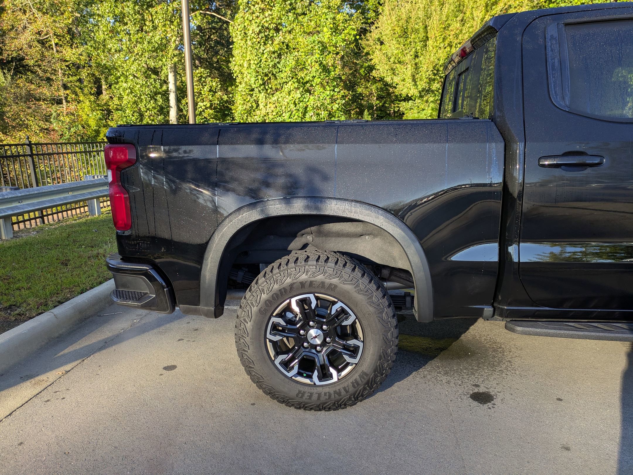 Used 2024 Chevrolet Silverado 1500 ZR2 w/ Technology Package image 5