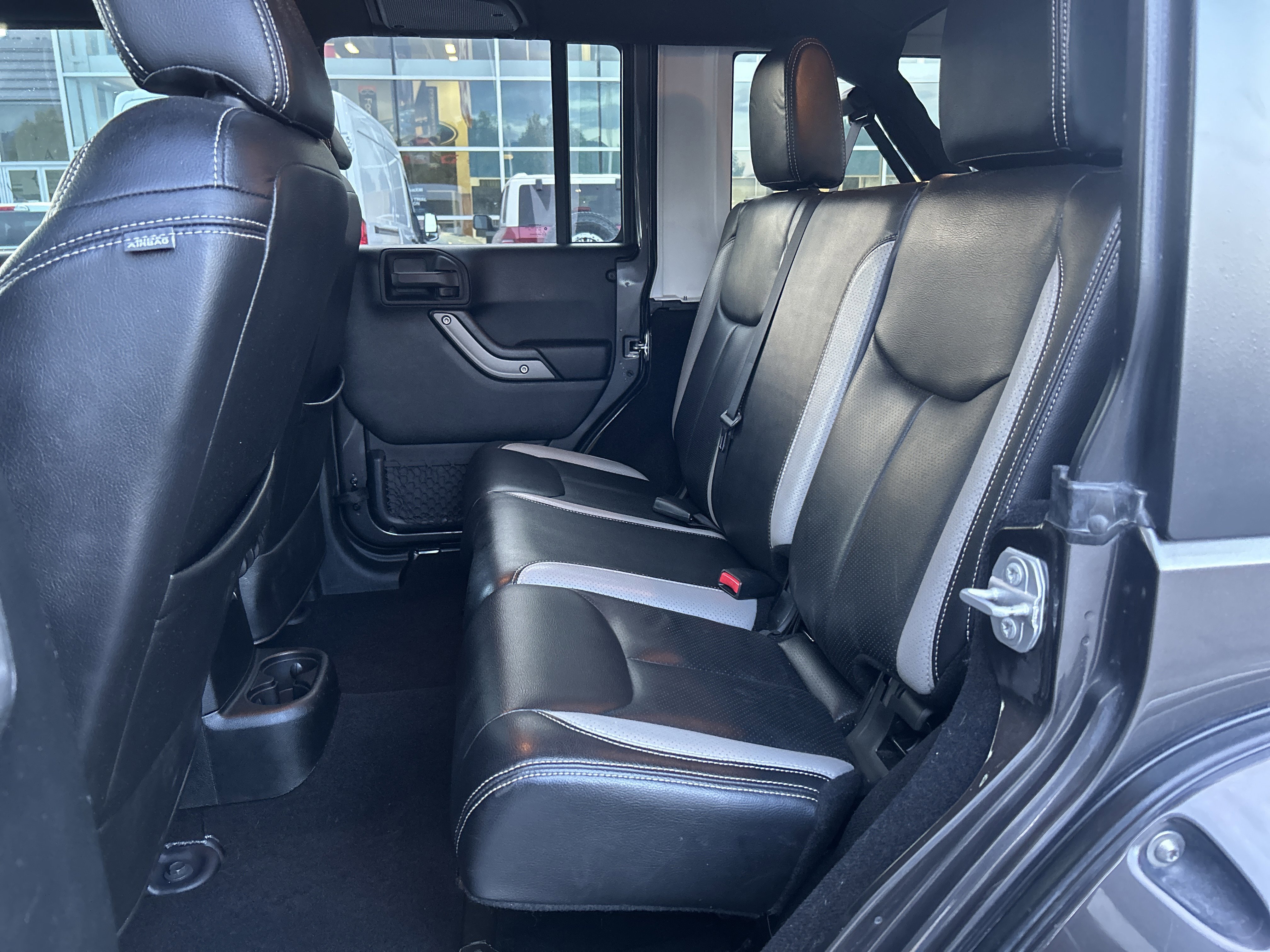 Used 2018 Jeep Wrangler Unlimited Sport S image 25