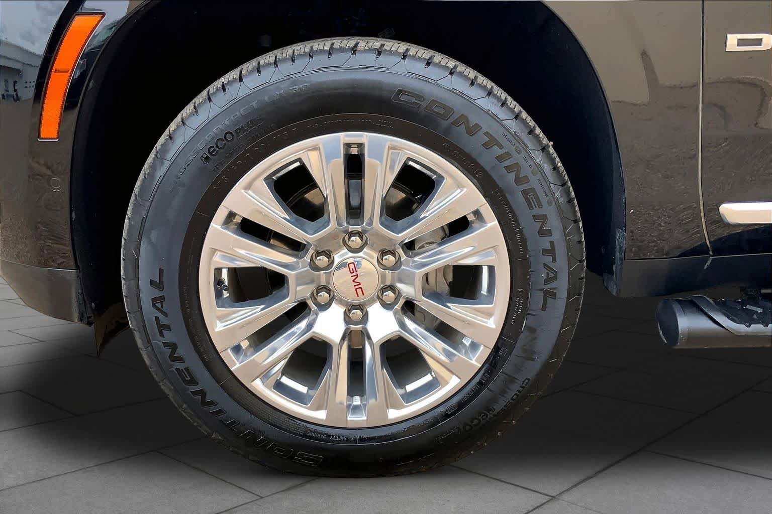 Used 2025 GMC Yukon XL Denali AWD/4WD image 11