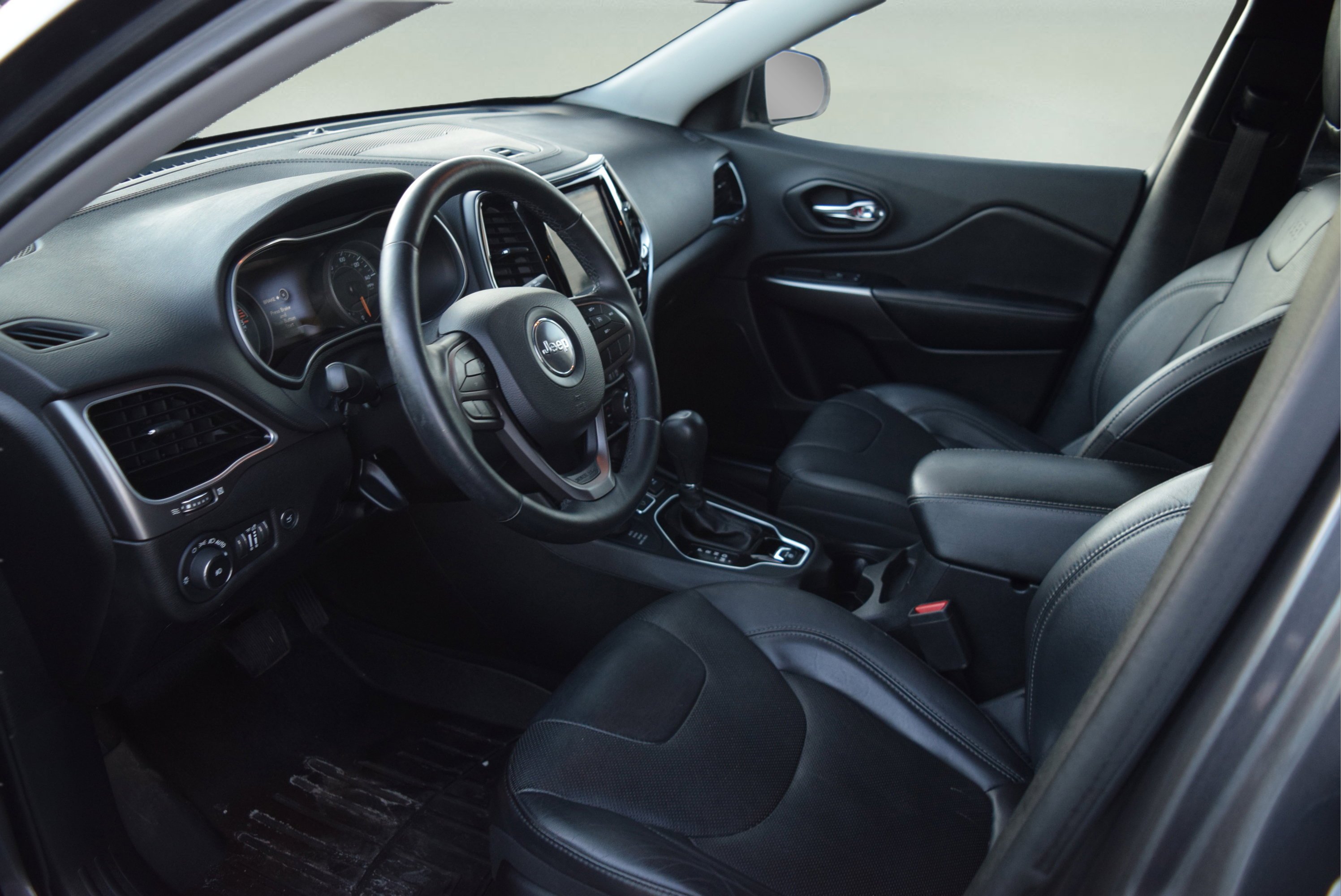 Used 2019 Jeep Cherokee Limited image 9