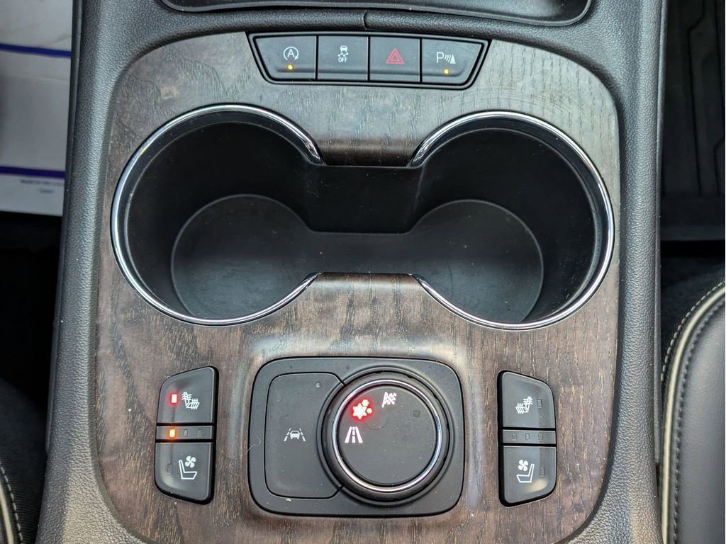 Used 2022 GMC Acadia Denali w/ Denali Technology Package image 17