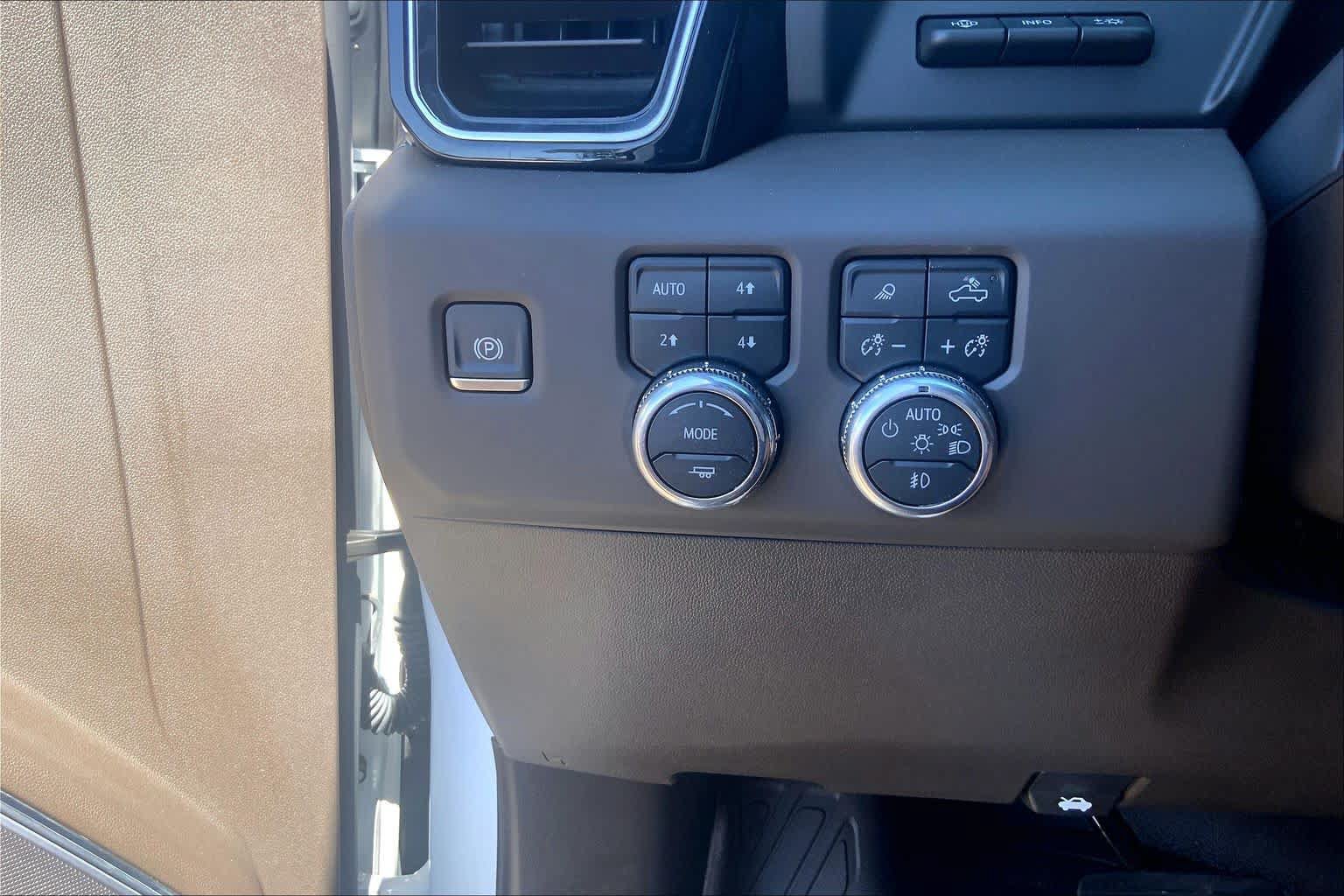 Used 2024 GMC Sierra 1500 Denali w/ Technology Package AWD/4WD image 36