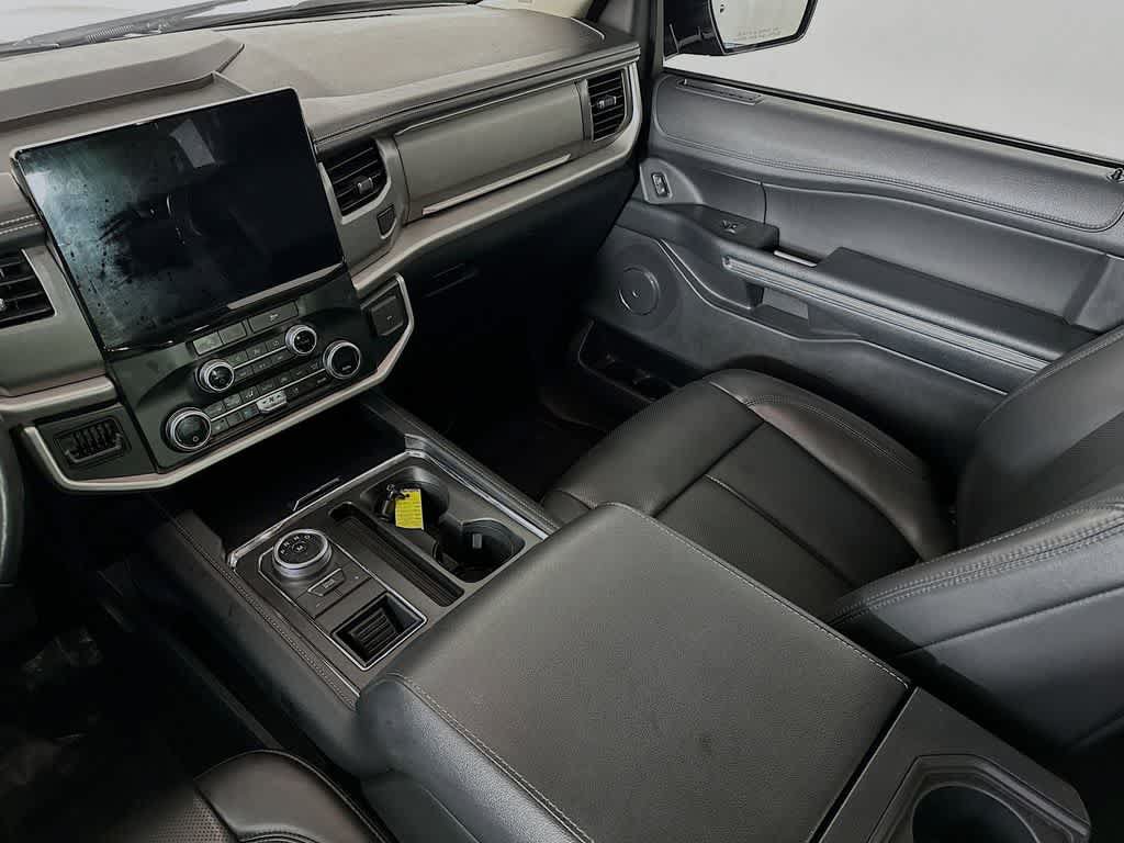 Certified 2024 Ford Expedition XLT RWD image 11