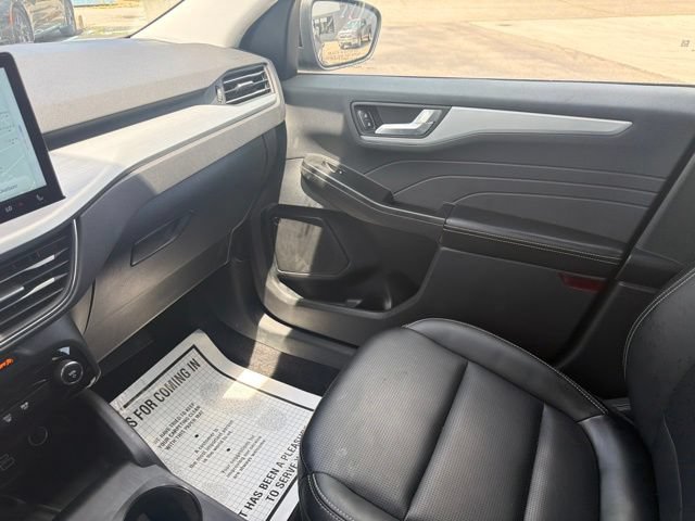 Certified 2025 Ford Escape Platinum AWD/4WD image 27