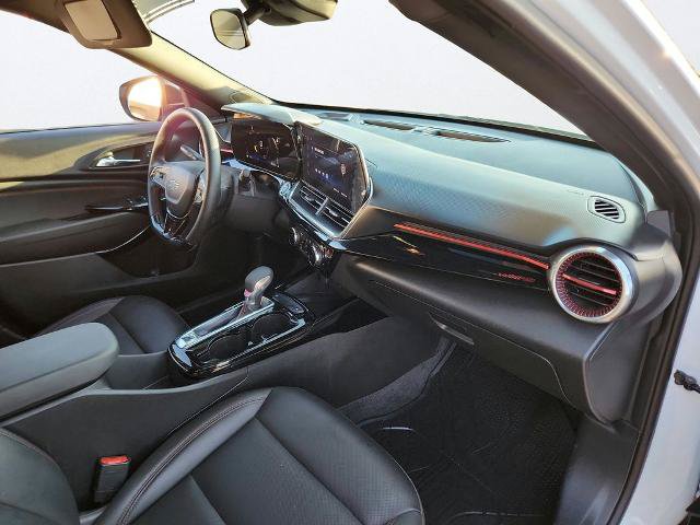 Used 2025 Chevrolet Trax RS w/ Sunroof Package FWD image 23