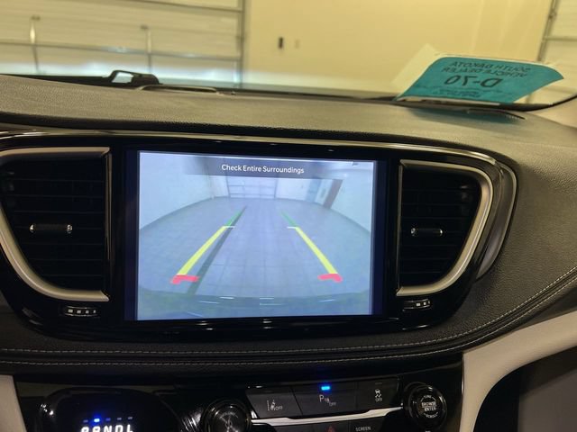 Used 2024 Chrysler Pacifica Limited FWD image 16