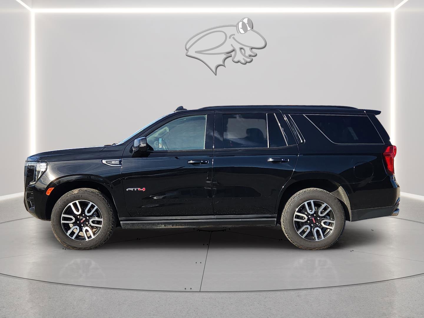 Used 2022 GMC Yukon AT4 w/ Max Trailering Package AWD/4WD image 2