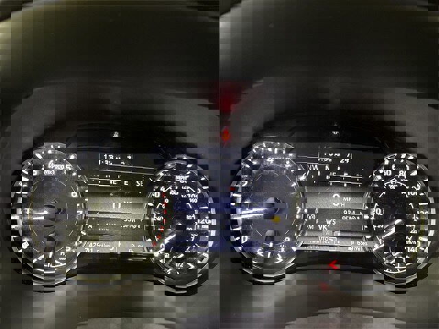 Used 2022 Nissan Armada SL w/ Captain's Chairs Package image 15