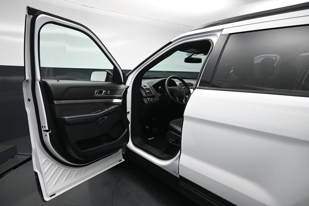 Certified 2019 Ford Explorer XLT w/ Equipment Group 202A FWD image 8