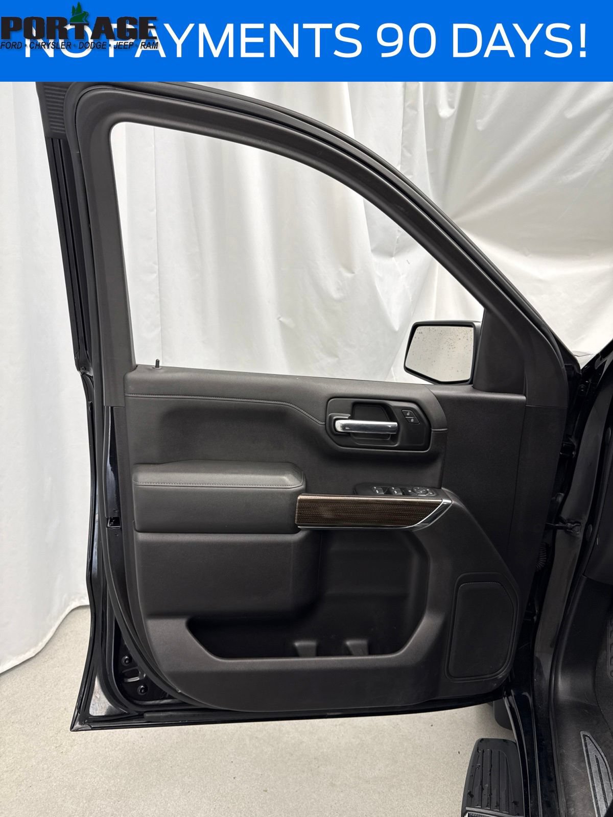 Used 2020 Chevrolet Silverado 1500 LT w/ Convenience Package AWD/4WD image 11