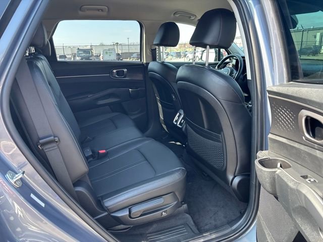 Used 2023 Kia Sorento S image 11