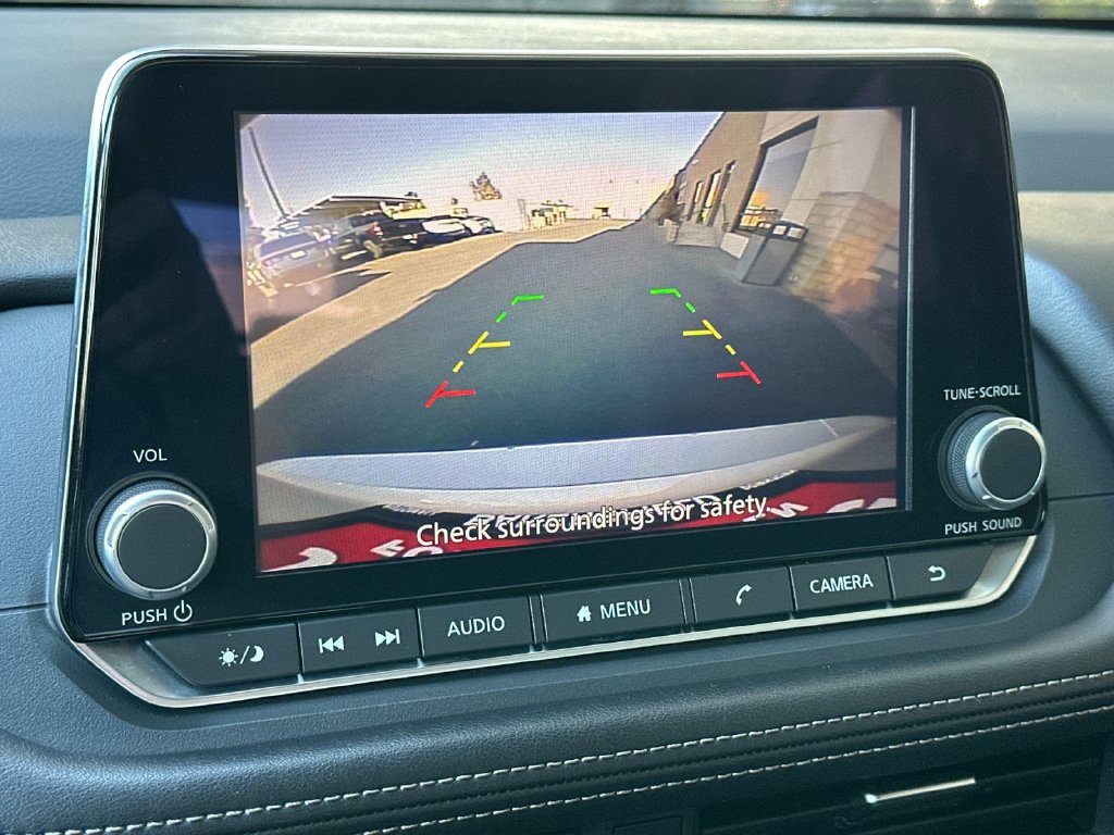 Used 2025 Nissan Rogue SV AWD/4WD image 18